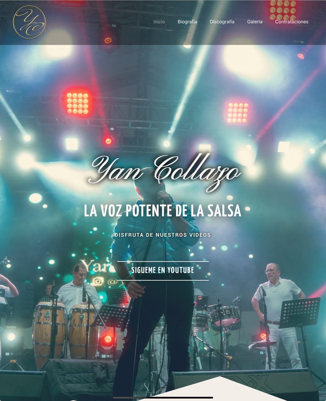 Mockups de sitio web responsive en móvil y escritorio.