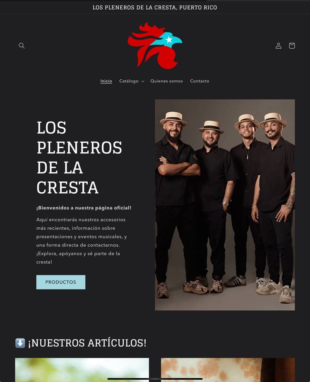 Equipo de diseño trabajando en maquetas de sitio web responsive.